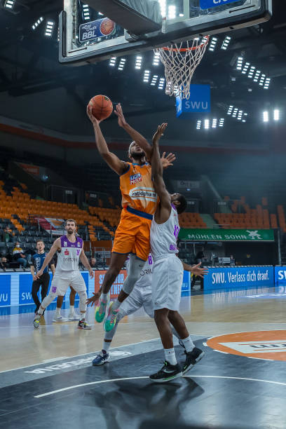 人员不足的 人员不足的